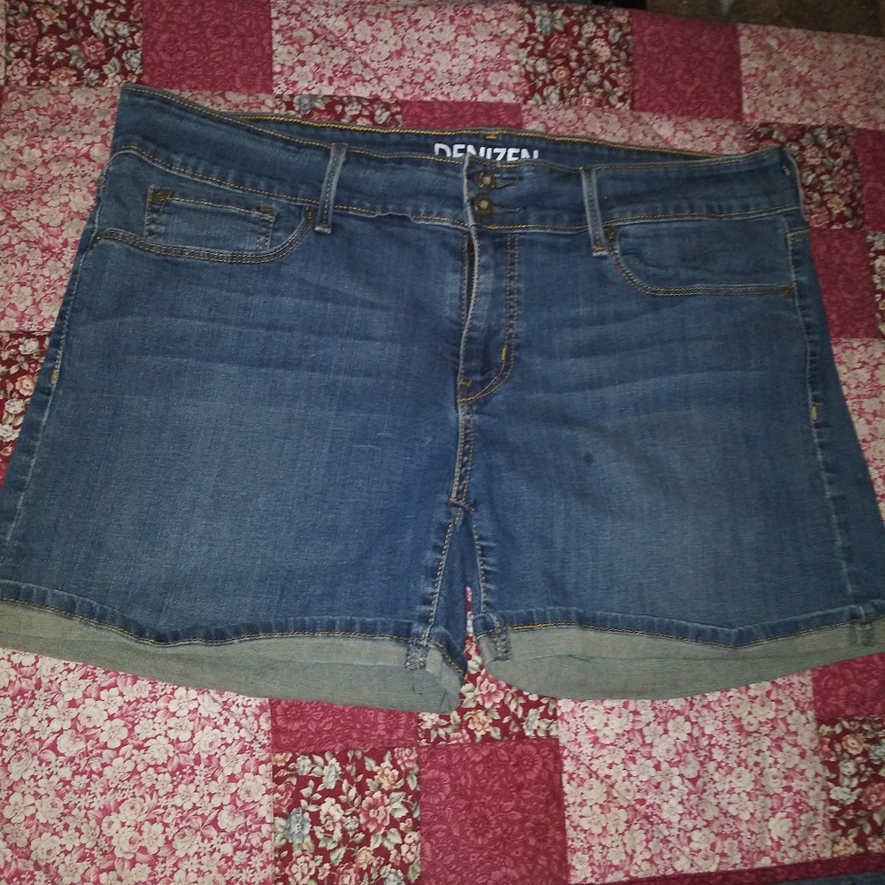 Final price Levis denizen jean shorts size 14